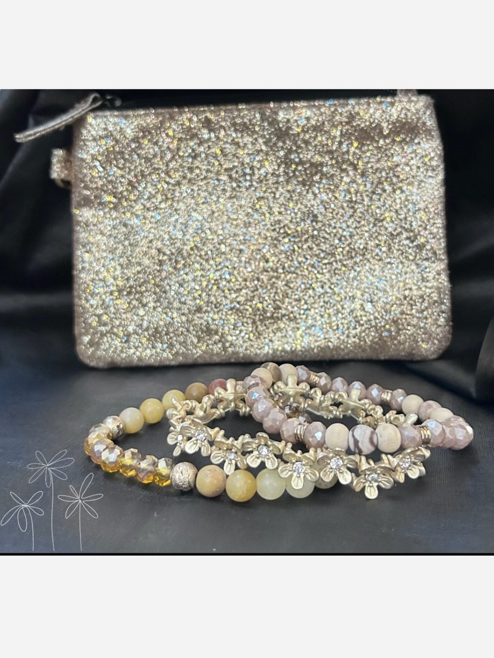 Glitter Champagne Clutch with Complimentimg Bracelet Set!  🌺